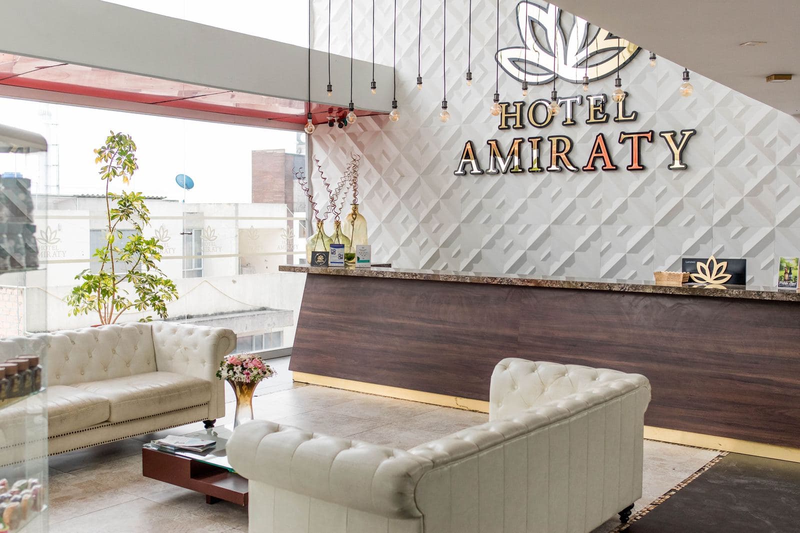 Fotografía de lobby y recepción de Hotel Amiraty